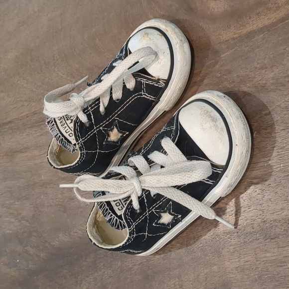 Converse all stars, toddler size 5 - Picture 1 of 4